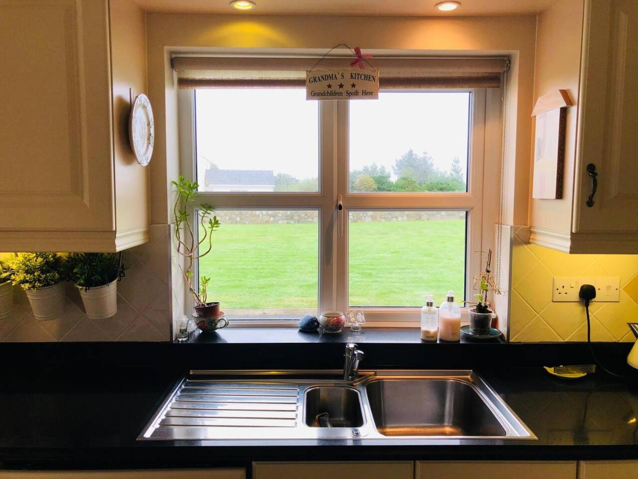 Connemara. 3 Bedroom, 8 Bed, Holiday Home Galway Esterno foto