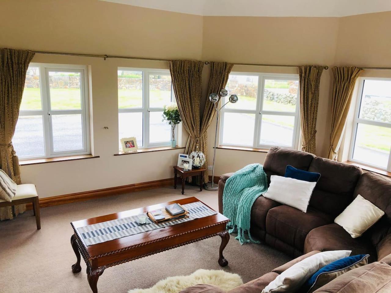 Connemara. 3 Bedroom, 8 Bed, Holiday Home Galway Esterno foto